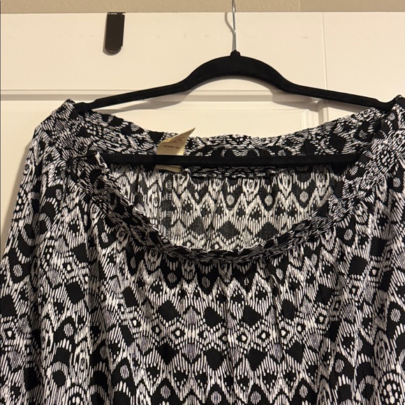 Elegant Black and White Patterned Skirt - Picture 3 of 5